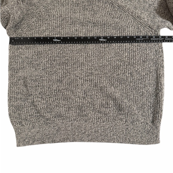 Old Navy Men's Off-White and Black Crewneck Sweater - Picture 3 of 6